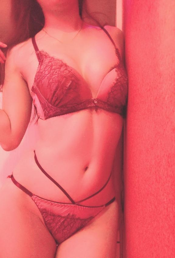 なんだか赤い｜写メ日記｜桃田｜鶯谷 人妻デリヘル 華恋人（カレント）