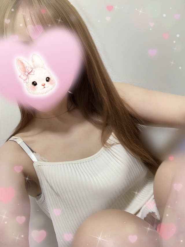 明日空いてます♡お待ちしてます⋆｡˚✩