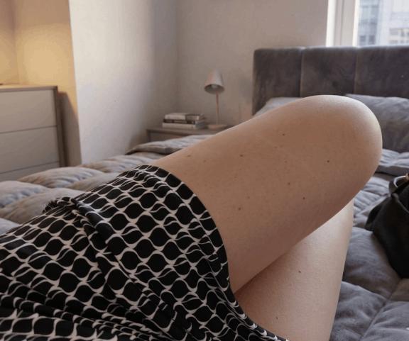 ︎