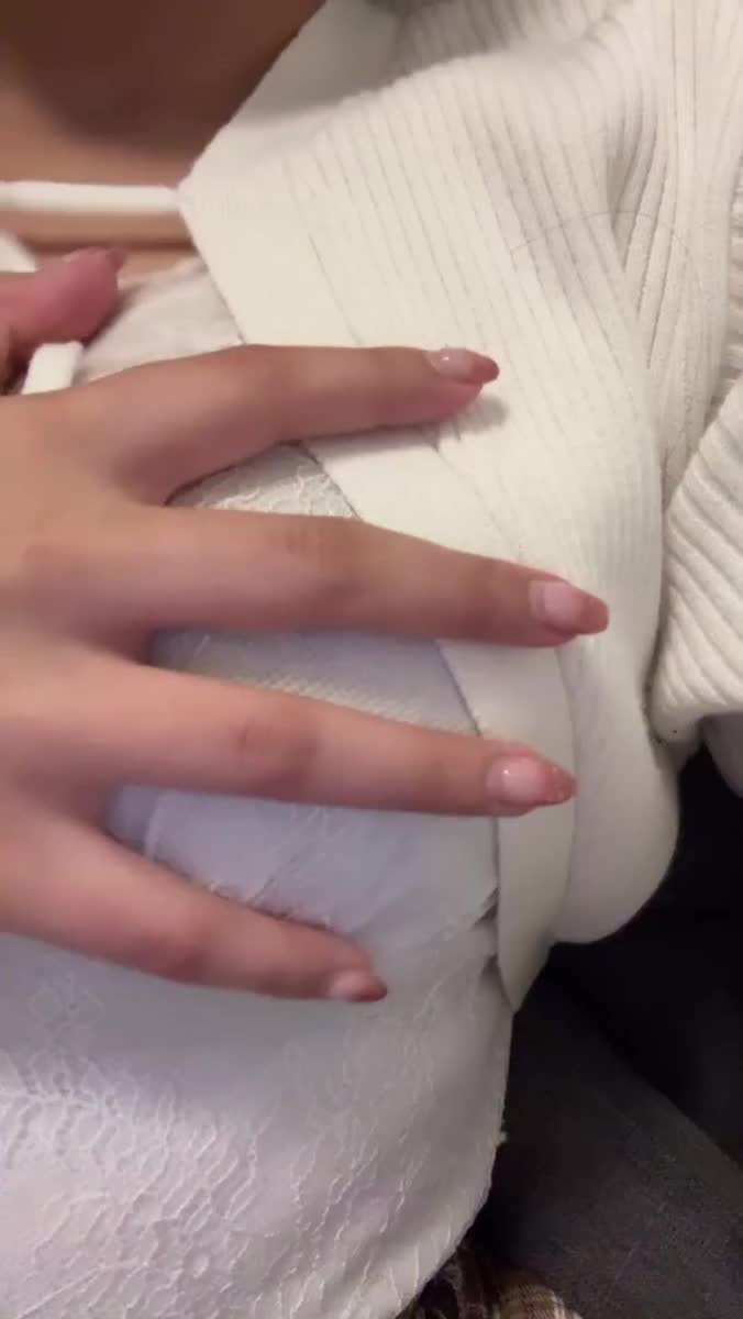 服の上から🎥｜写メ日記｜もね★S級！激カワ美巨乳天使★｜品川・五反田 一般デリヘル 五反田Tiara～ティアラ～