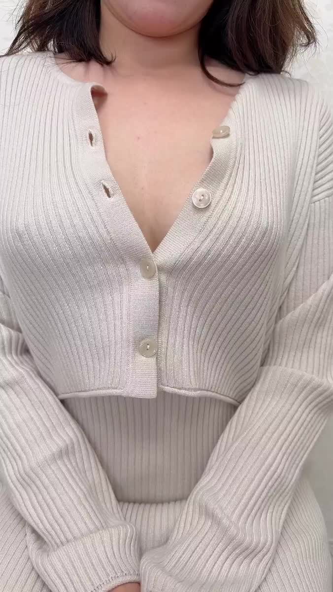 今日はノーブラ（かも）…触ってみる？㊙️🥰｜写メ日記｜ありな★天然Gカップ神級ボディ｜品川・五反田 一般デリヘル 五反田Tiara～ティアラ～