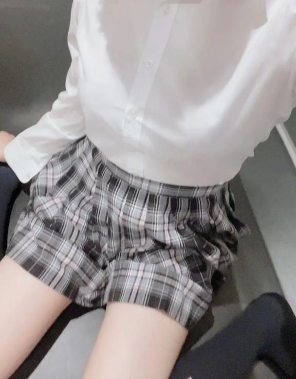 見えそう🫶｜写メ日記｜りつか★未来の国民的アイドル★｜品川・五反田 一般デリヘル 五反田Tiara～ティアラ～