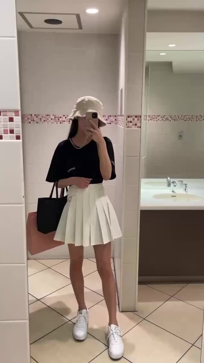 お散歩デートのあと、ベッド直行したいの…我慢できない🚶‍♀️💞｜写メ日記｜えな★S級女子アナ志望現役JD｜品川・五反田 一般デリヘル 五反田Tiara～ティアラ～