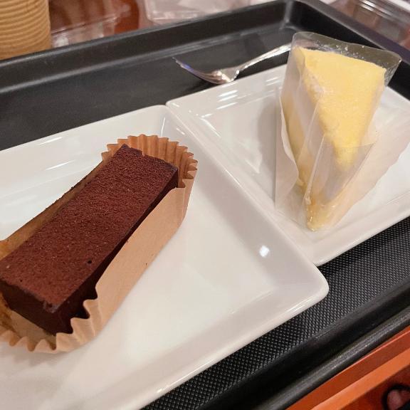今日はカツとケーキ🤤