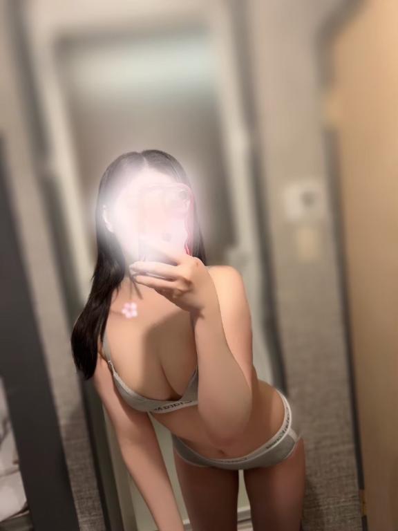 すべすべもちっと♡｜写メ日記｜えま★完全未経験のド素人美少女｜品川・五反田 一般デリヘル 五反田Tiara～ティアラ～