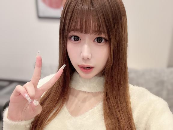 明日12時〜！✨