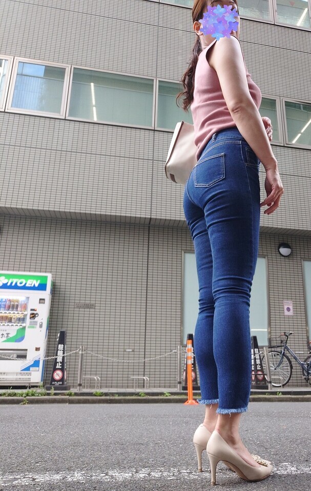 スキニージーンズをキュッと上げた時に｜写メ日記｜ゆうり｜品川・五反田 人妻デリヘル 奥鉄オクテツ東京店（デリヘル市場）