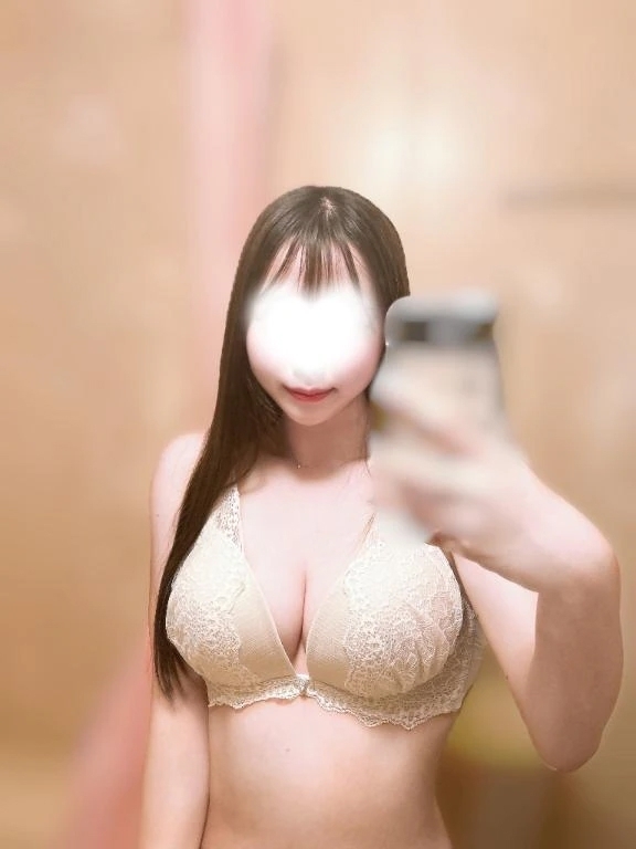 ♡吸い付く色白モチモチボディー♡