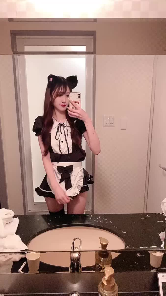 メイドのパンチラ覗いてみる？
