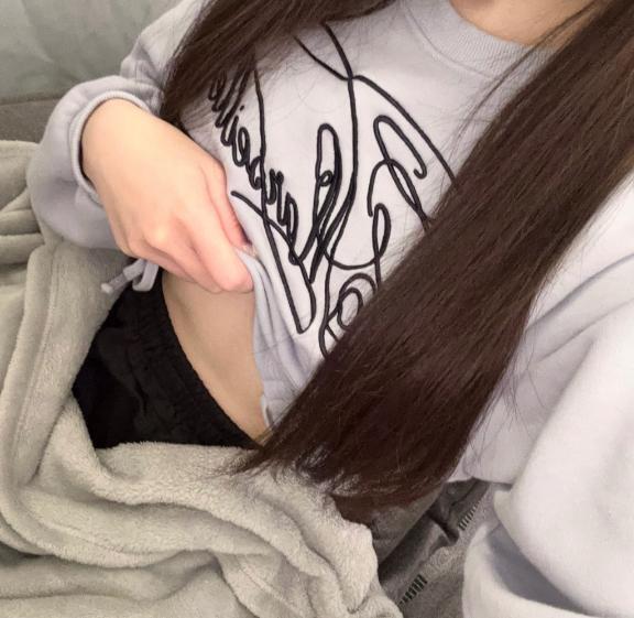 🤍腹チラっ🤍｜写メ日記｜さらさ★王道ロリ！小柄天使降臨｜鶯谷 一般デリヘル 鶯谷Tiara～ティアラ～