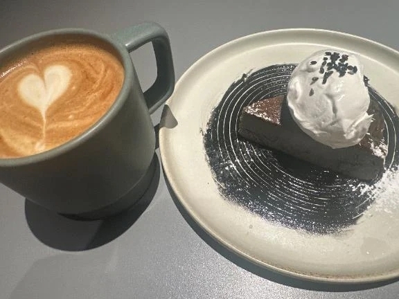 到着！チーズケーキうまし！｜写メ日記｜高橋麻衣(たかはしまい)｜鶯谷 人妻デリヘル 鶯谷ナンバーワン