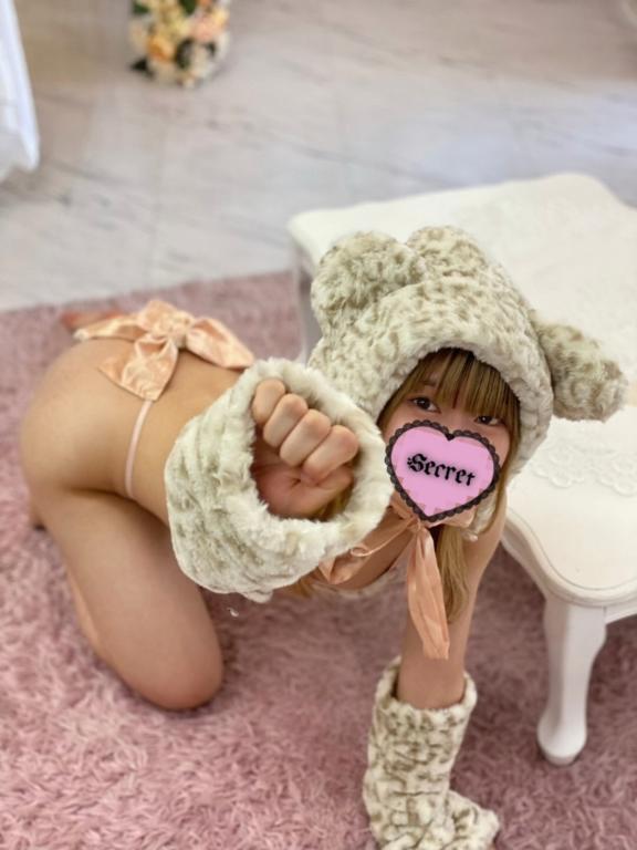 上から押さえて虐めちゃうよーん⛓️︎💓｜写メ日記｜もなか｜鶯谷 出張M性感 変態なんでも鑑定団