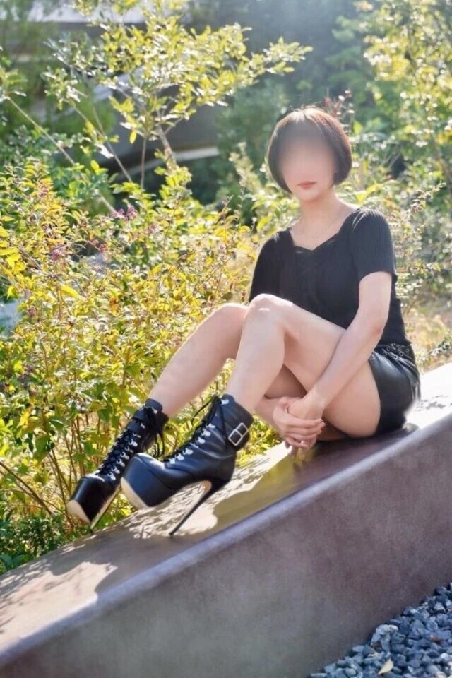 おやますわりして、ちょこんと座ってる｜写メ日記｜萩野 あまね｜渋谷 高級デリヘル RANUNCULUS（ラナンキュラス）