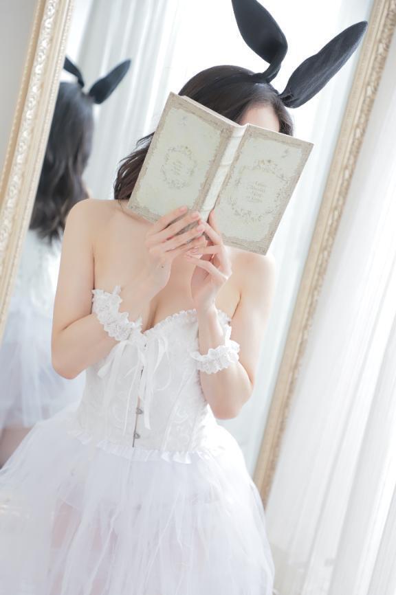 デコルテ｜写メ日記｜間宮（まみや）｜品川・五反田 人妻デリヘル 東京セレブな美人妻