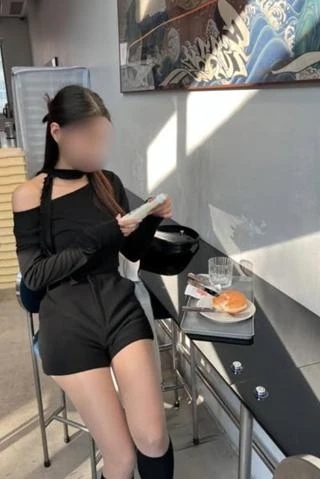 昨日、街で振袖姿の女の子を見かけました🌸✨