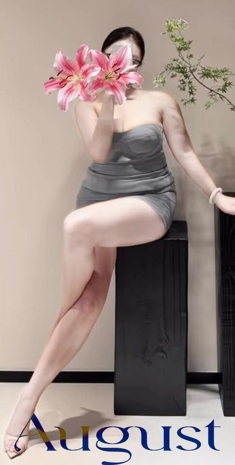 ︎