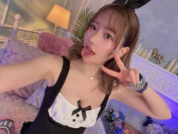 👅✌️