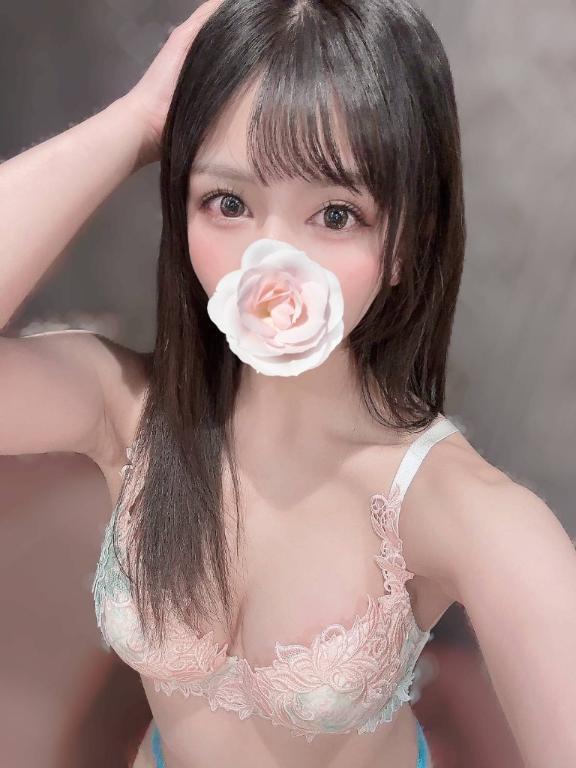 触れた指先に、まだ熱が残ってる。
