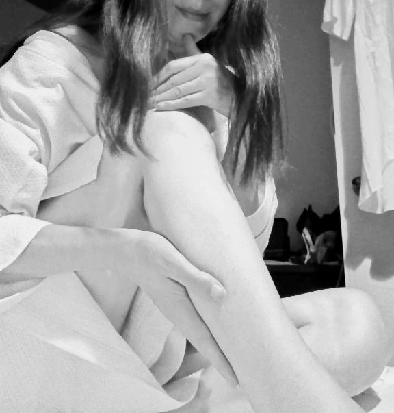 彼氏の前で全裸になる女性　男性の反応｜写メ日記｜風吹（ふぶき）｜鶯谷 人妻デリヘル 熟女の風俗最終章鶯谷店