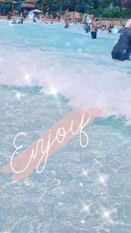 昨年行った波の、プール🏊‍♂️画像💕爽やか画像