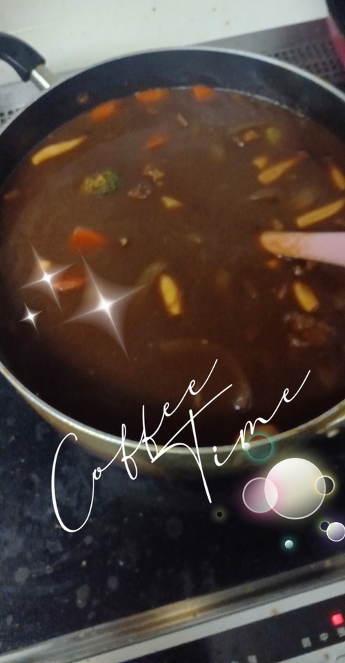 今夜は、、シーフードカレー🍛明日のお誘い❤️待ってます🎵