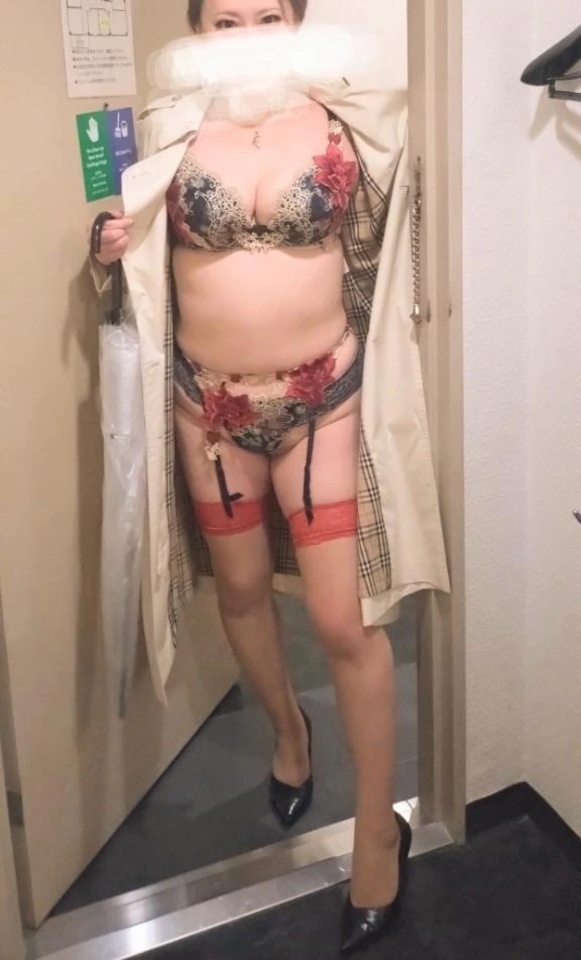 ランジェリーにコート｜写メ日記｜都｜鶯谷 人妻デリヘル 熟女の風俗最終章鶯谷店