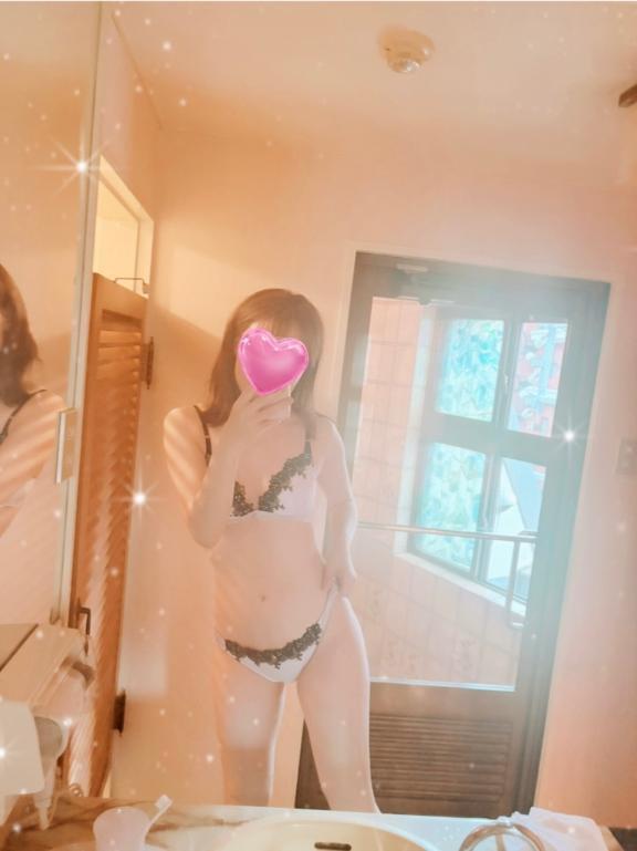 こんにちは本日出勤予定〜☆｜写メ日記｜ももな｜新宿 人妻デリヘル 熟女の風俗最終章 新宿店