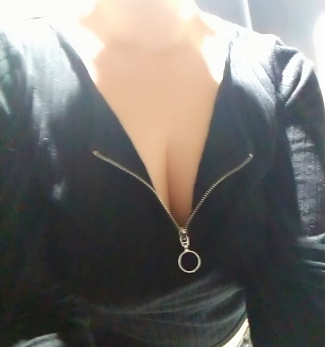 本日出勤です🎶｜写メ日記｜つづり｜鶯谷 人妻デリヘル 熟女デリヘル秘宝館Ｚ