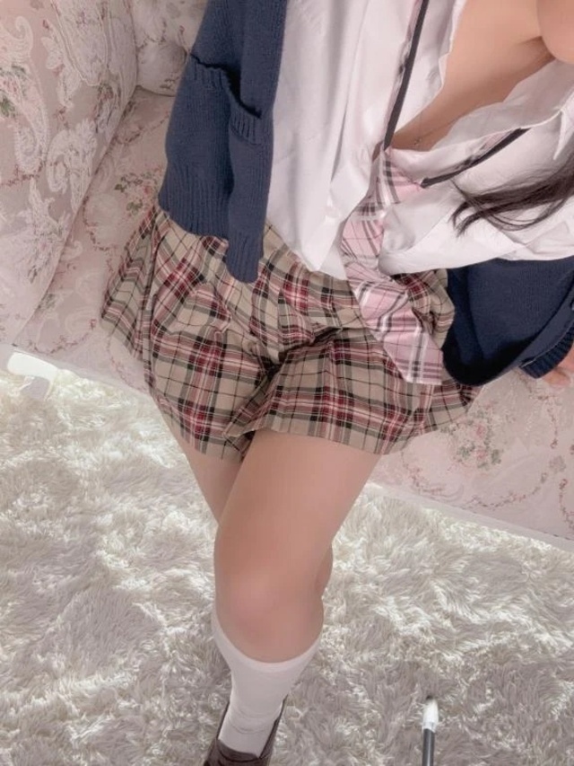 【制服】視線が…❤️【足組み】｜写メ日記｜てる｜新宿 一般デリヘル デザインプリズム新宿