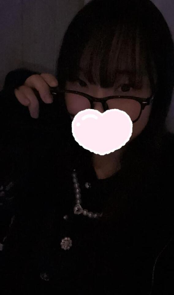 出勤しました〜🍀お友達に借りたメガネでパシャリ📸✨️｜写メ日記｜ひとみ｜新宿 一般デリヘル デザインプリズム新宿