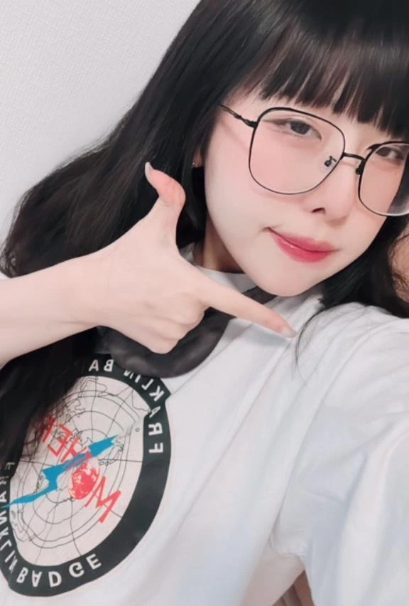 なんのTシャツかあててね😄💓｜写メ日記｜まりあ｜新宿 一般デリヘル デザインプリズム新宿