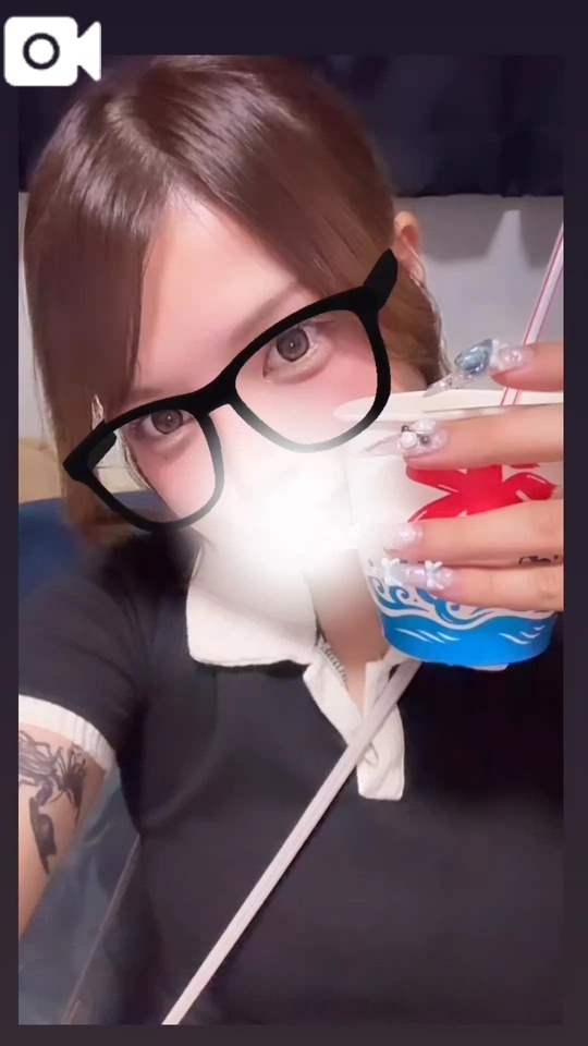 👧🏻💕