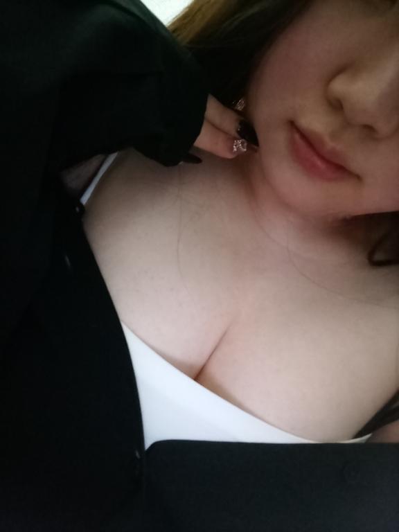 少し充電中……🫶｜写メ日記｜渡部つぐみ｜品川・五反田 一般デリヘル 五反田発　痴漢電車or全裸入室