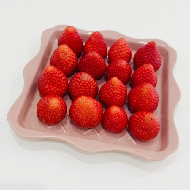 ちゃっかり食べまくる🍓