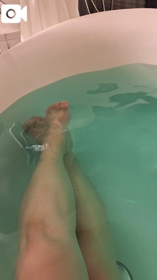 見えちゃいけないやつがぁぁw