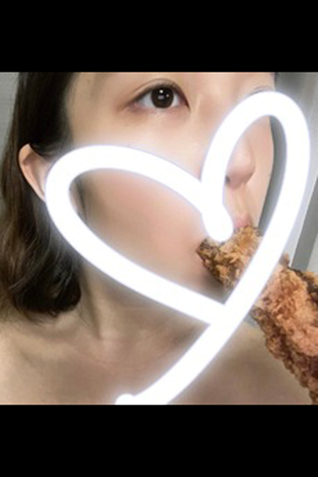 今日の夜ご飯はエビフライ♡  おっきかったから咥えてみたよ///  お風呂入った｜写メ日記｜芦沢　さくら｜池袋 出張SM 電マ惑星 イラマチーオ池袋店