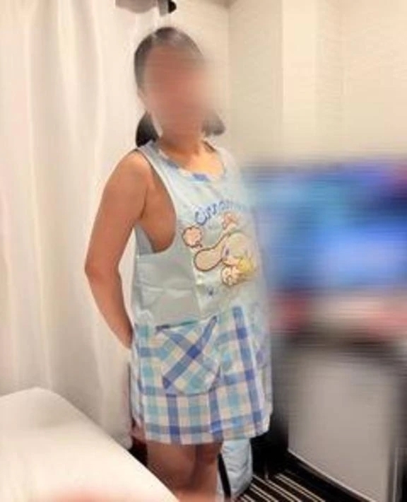 裸エプロン