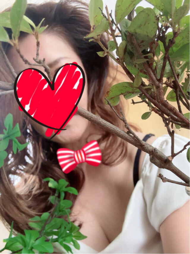 右と左、どちらが本物のつつじでしょう？｜写メ日記｜まりえ｜品川・五反田 人妻デリヘル 東京目黒人妻援護会