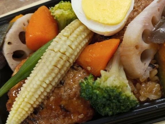 豆腐ハンバーグ麦ごはん弁当💗