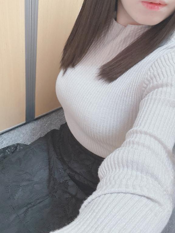 肌寒くてニット着てきたらおっぱいが