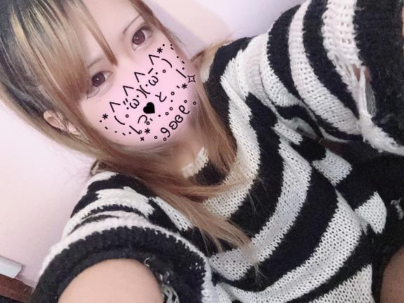 りな出勤してるよ？りな予約で来てくれないの？｜写メ日記｜りな｜新宿 一般デリヘル とある風俗店やりすぎさーくる新宿大久保店