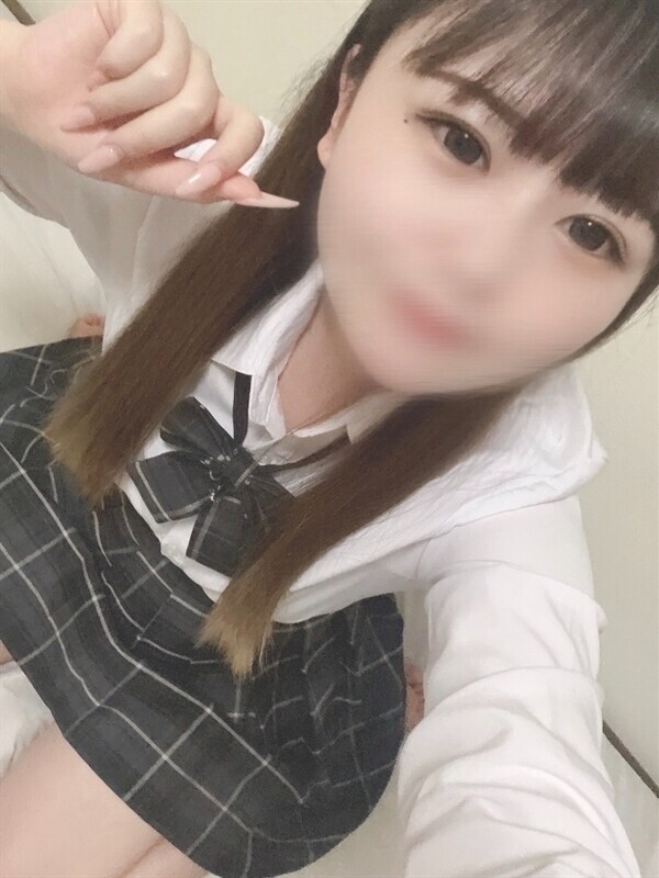 つきな