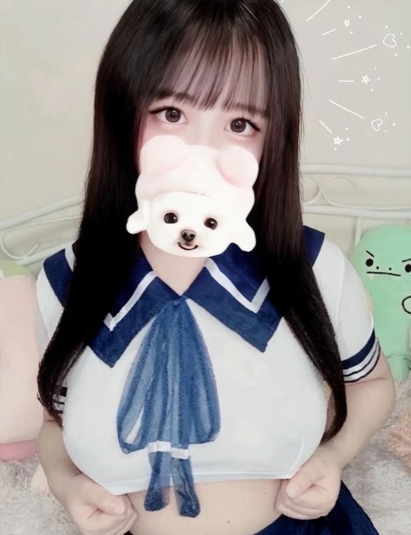 【制服のしたは…🤫】