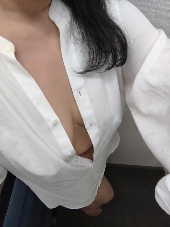 ドレスの下｜写メ日記｜かな｜新宿 人妻デリヘル 完熟ばなな 新宿