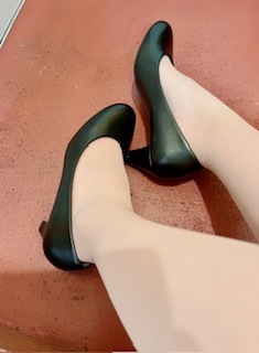背伸びはしない。ヒールは履く。