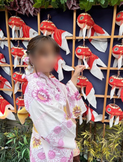 袖すり合うも多生の縁
